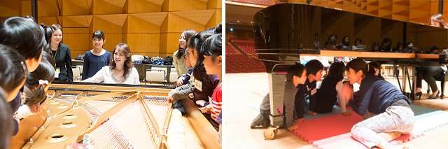演奏しながらピアノという楽器の仕組みを教えるピアニストの三舩さん（写真左）、ピアノの下で音がどう響くかを説明する作曲家の轟さん