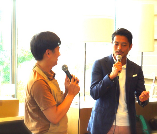 キャスターの小森谷徹さん（左）と元サッカー日本代表選手の浦和レッズ・鈴木啓太さん（右）。ともにスーパーダディ協会（SDA）の発起人でもある