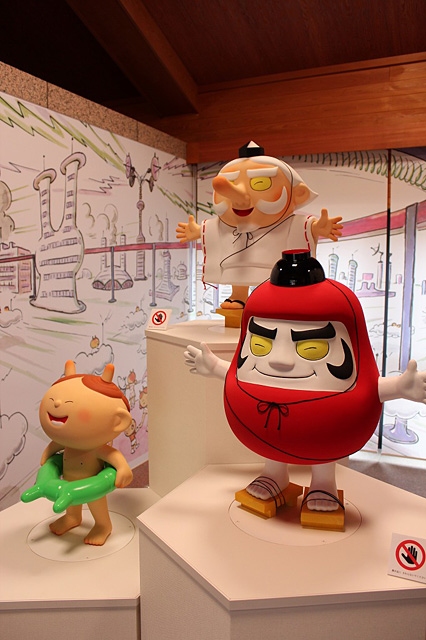 2013年に故郷の福井県越前市に開館した「かこさとしふるさと絵本館らく」でも、だるまちゃんたちやてんぐちゃんが来館者を出迎える