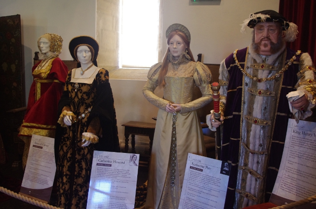 ヘンリー8世の6番目の妻、キャサリン・パーの居城スードリー城内部。ヘンリー8世と6人の妻たちの衣裳レプリカを展示している