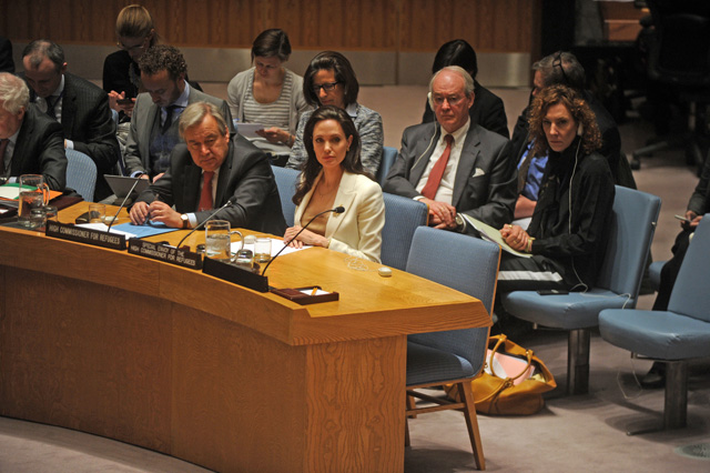 国連安全保障理事会の公開討論に出席した、国連難民高等弁務官事務所（ＵＮＨＣＲ）特使のアンジェリーナ。2015年4月（写真：Splash/アフロ）