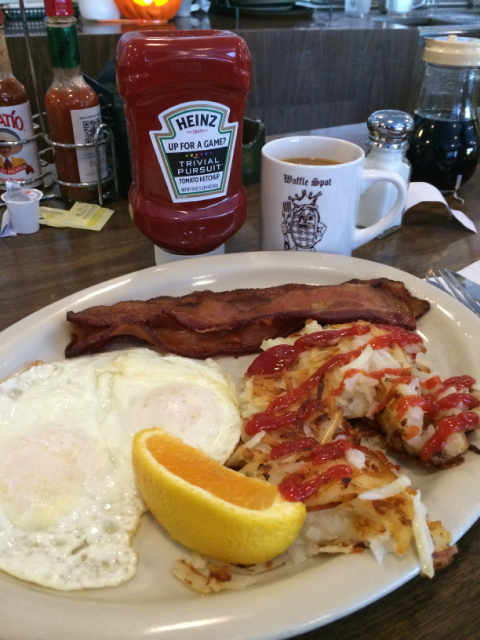 アメリカの「普通の朝食」です。朝からボリューム満点。ちなみにこの写真はPTAともPTOとも関係ありません（笑）