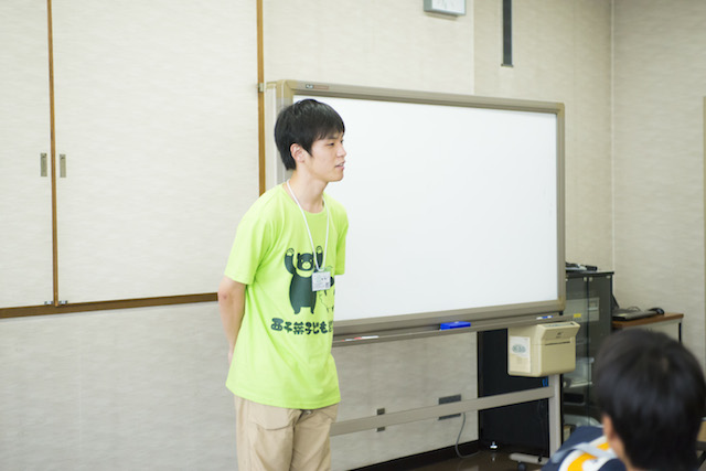 西千葉子ども起業塾塾長を務めるのは千葉大学教育学部の学生をしている梶隼人さん。塾長という役割を通して、教育のあり方について学ぶ機会も多いという