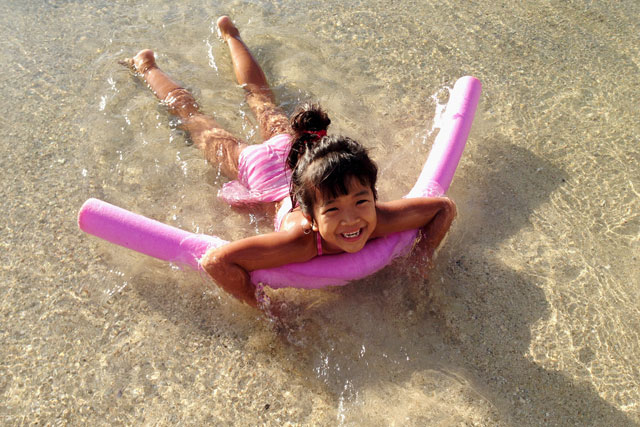 車で10分のカピオラニビーチ。平日は忙しかった親子の癒やしの時間。ハワイの誕生日会はビーチでも開かれ、娘も地元のお友達に何回か招待されました


