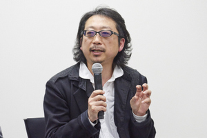 「普段の遊びの中にこそ学びがある」と語る大豆生田啓友教授（2016年3月14日に開催された「スナップスナップ『親・子ども・先生 きずなプラス プロジェクト』メディアセミナー」より）