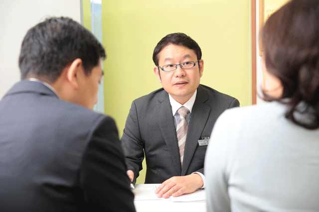 小川大介先生は、アンケートを元に親御さんと学習カウンセリングを行います