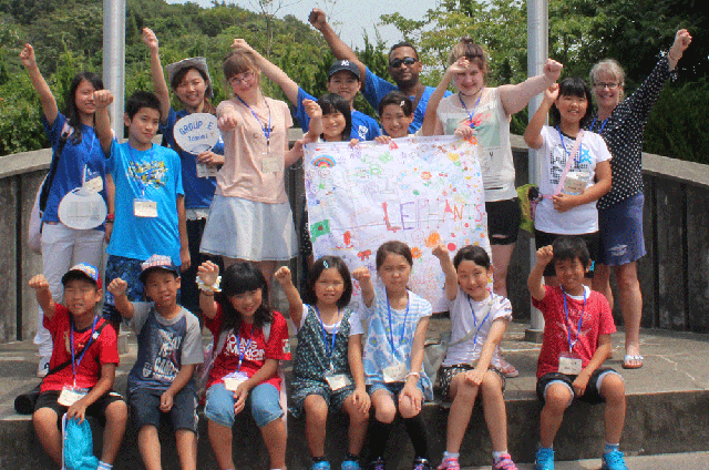 オーストラリアからやってきた子ども達や、様々な国から来た外国人スタッフと触れ合える「JAPEC　国際交流サマーキャンプ」