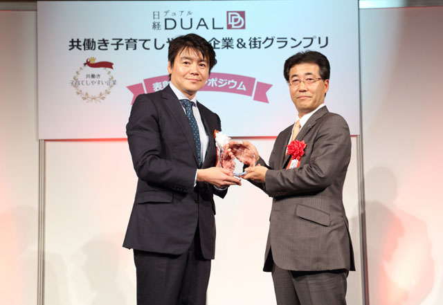 右が、同じく特別奨励賞を受賞した、ダイキン工業・人事ご担当・執行役員・澤井克行さん