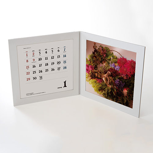 グリム童話をテーマに花で描いた「日比谷花壇2017カレンダー」