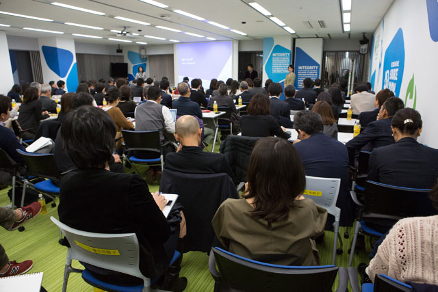 ユニリーバ・ジャパン本社で開催された人事制度「WAA」の説明会の様子。この日は120人が集まった
